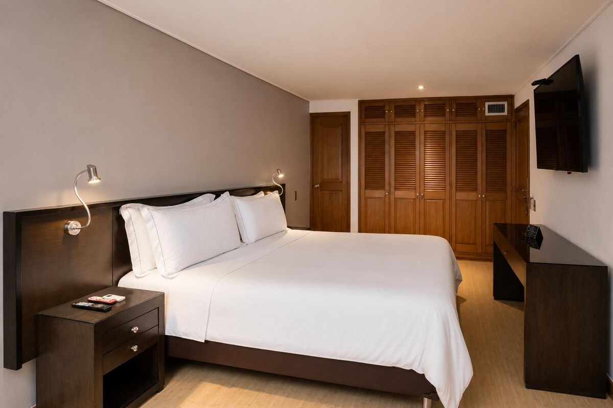 Premium bedding, minibar, in-room safe, desk