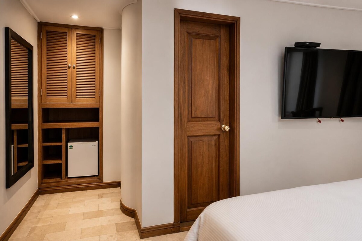 Premium bedding, minibar, in-room safe, desk