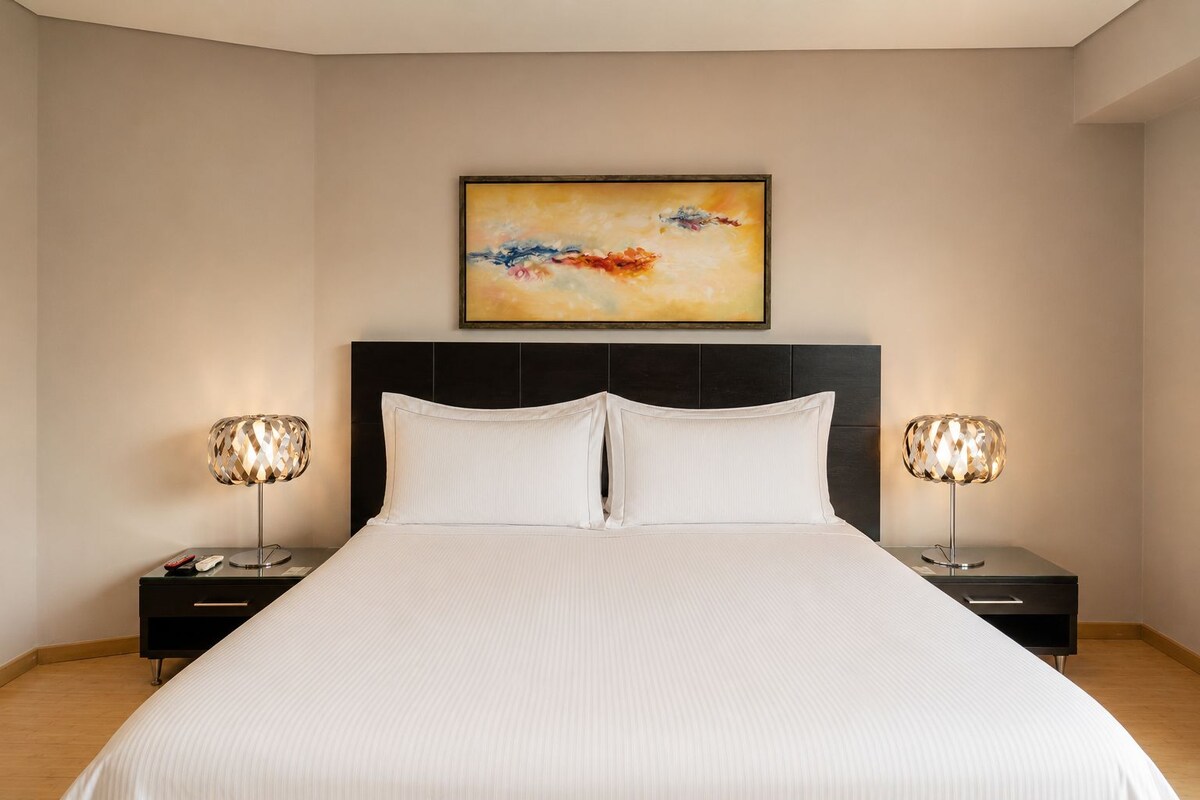 Suite, 1 Double Bed, Balcony | Premium bedding, minibar, in-room safe, desk
