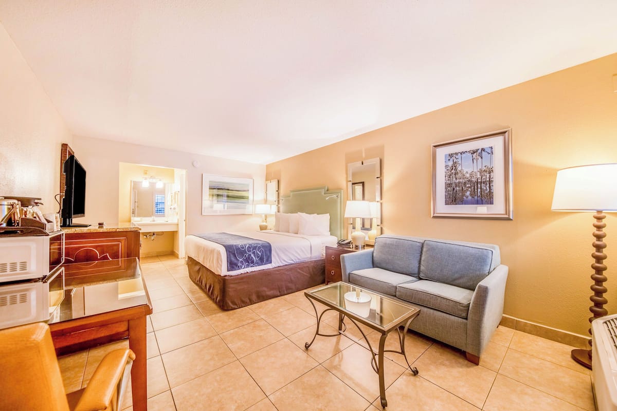 deluxe room, 1 king bed | premium bedding, desk, iron/ironing board, free cots/infant beds