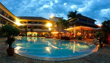 Kolam renang terbuka 