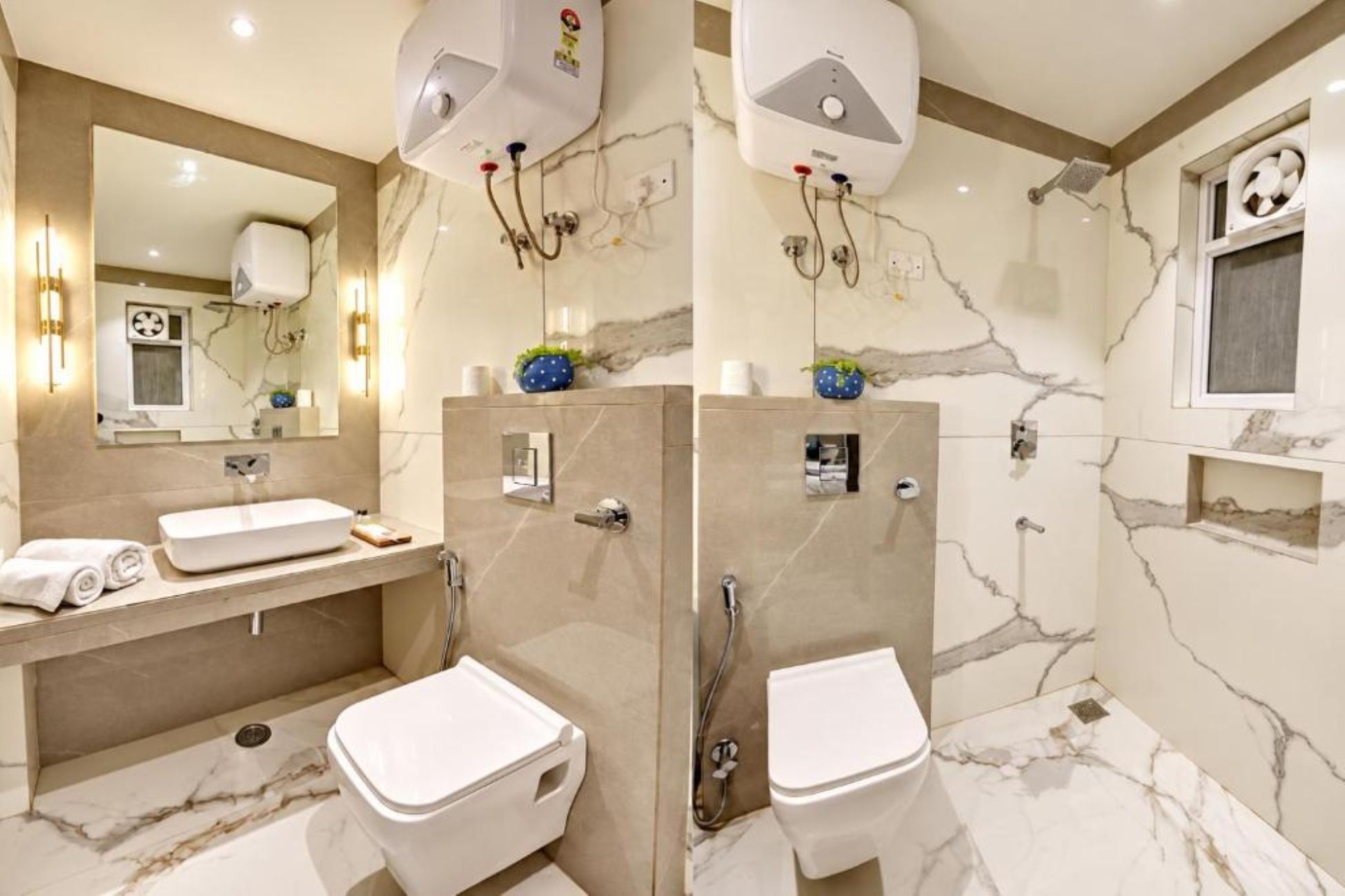 Ein Badezimmer mit zwei Toiletten, einem Waschbecken, einem Spiegel und einer Duschkabine.