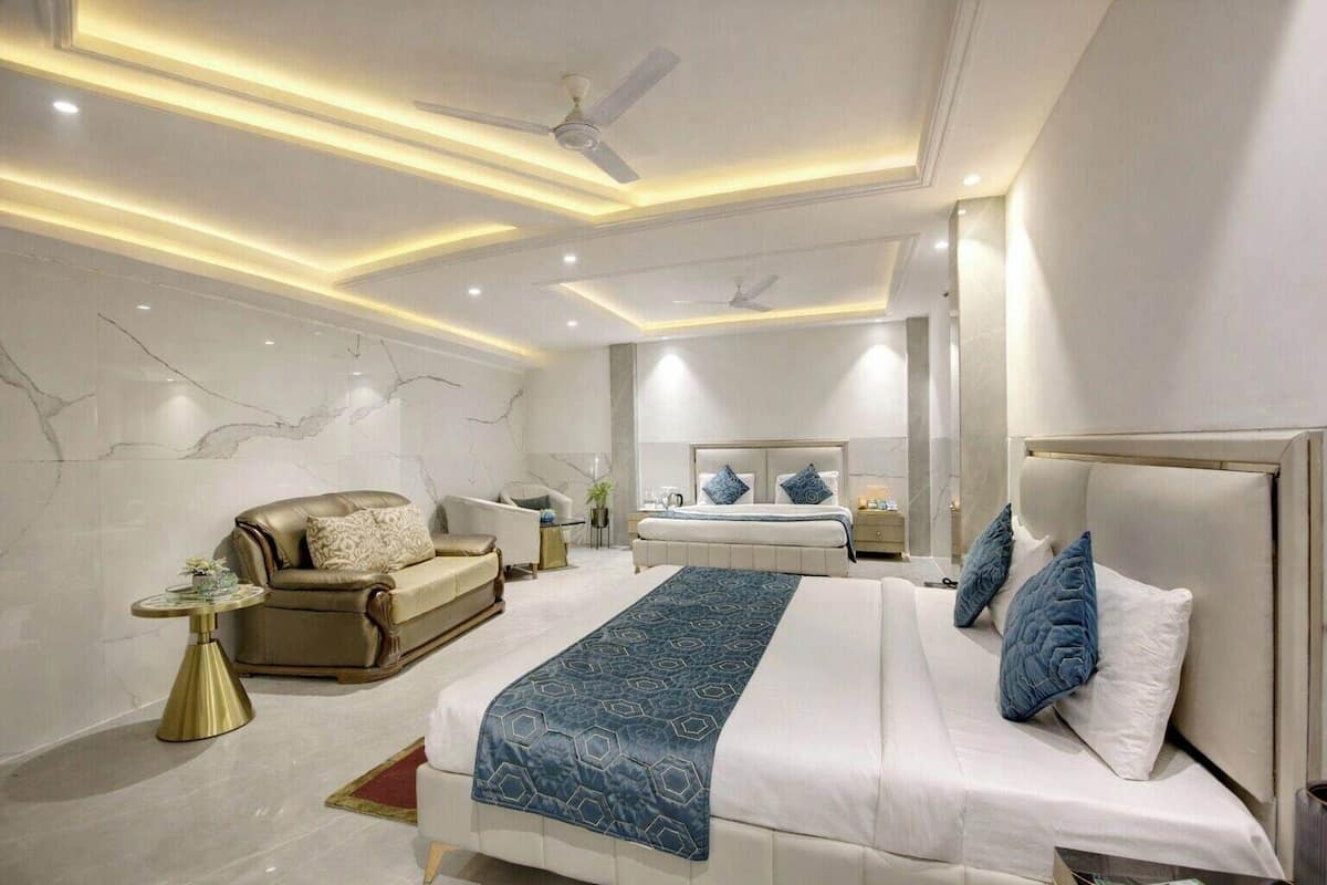 Cots/infant beds, rollaway beds, free WiFi