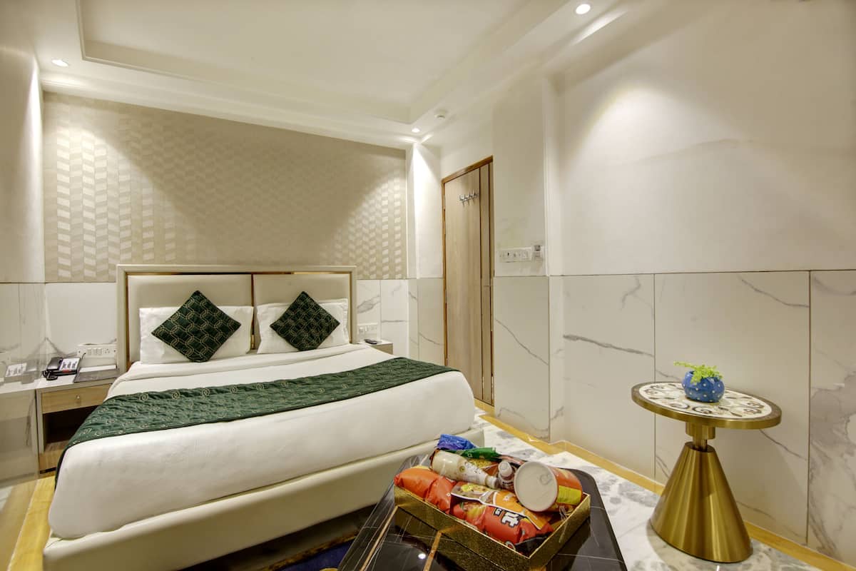 Habitación clásica, 1 cama matrimonial, para no fumadores | Cunas, camas extra y wifi gratis