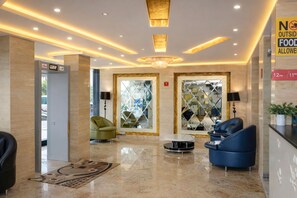 Coin salon dans le hall