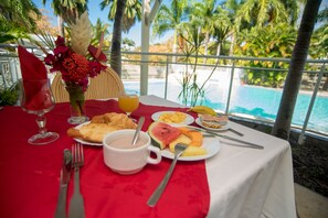 Breakfast, lunch and dinner served  - Hotel Résidence Golf Village (Saint-François)