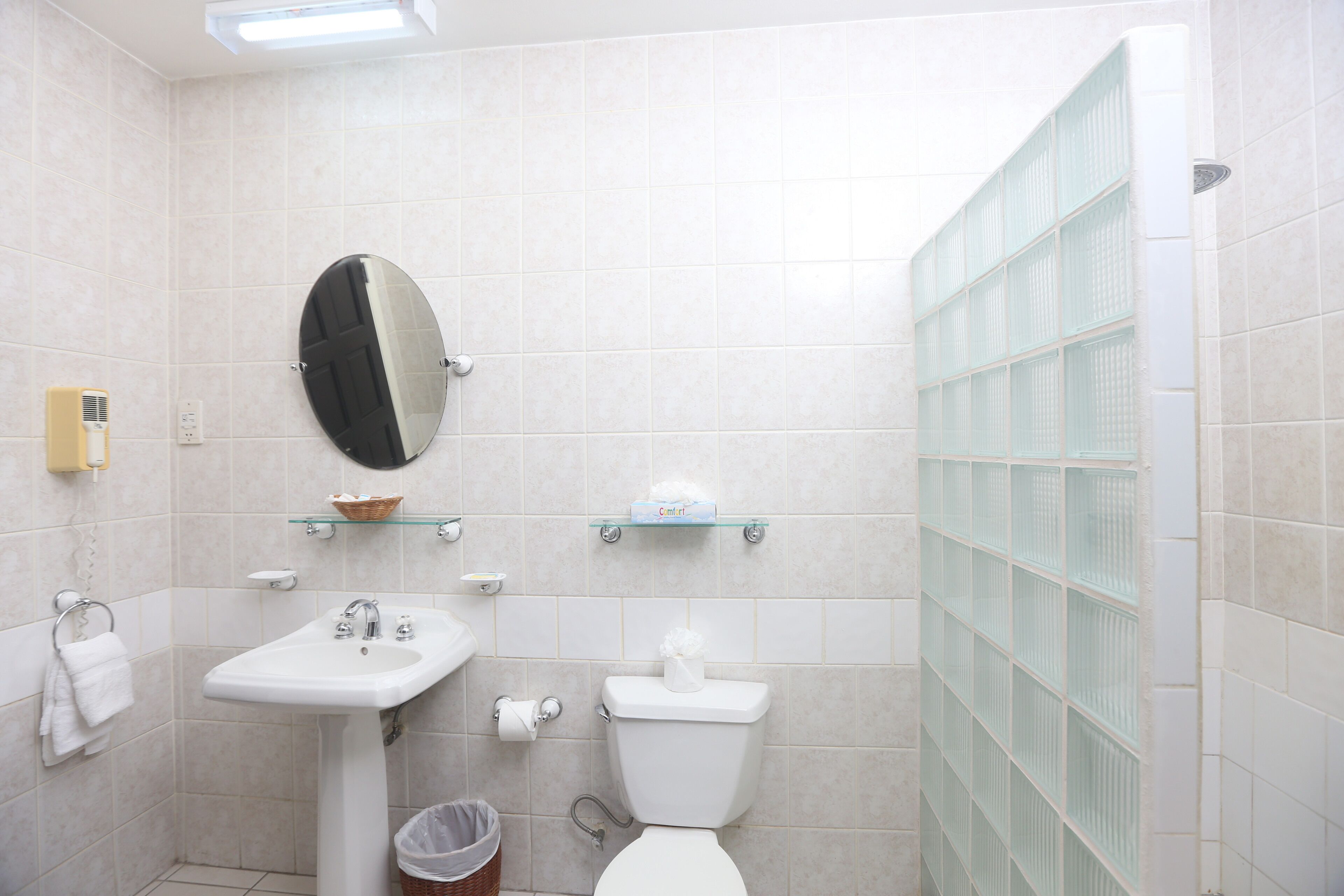 standard suite, 1 bedroom, kitchen, sea view | bathroom | free toiletries, hair dryer, towels