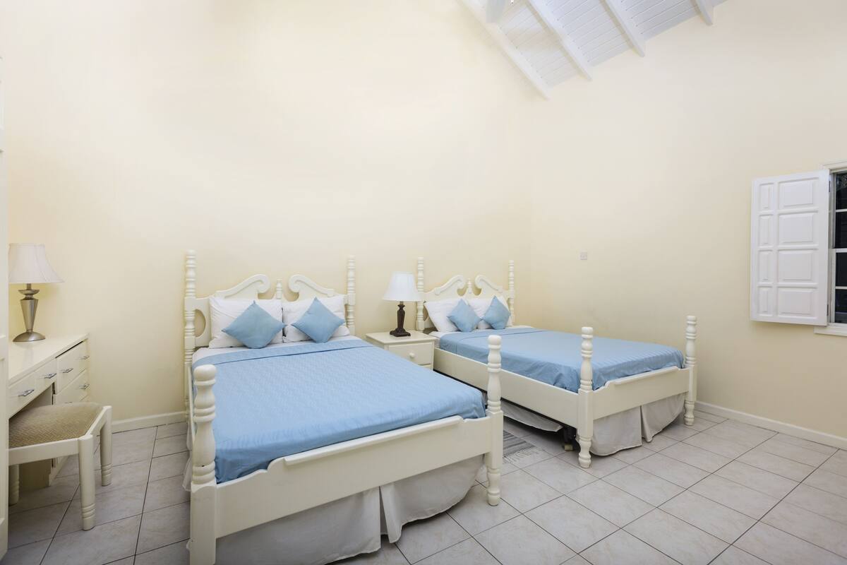 Standard Suite, 2 Bedrooms, Kitchen | 1 bedroom, in-room safe, desk, iron/ironing board