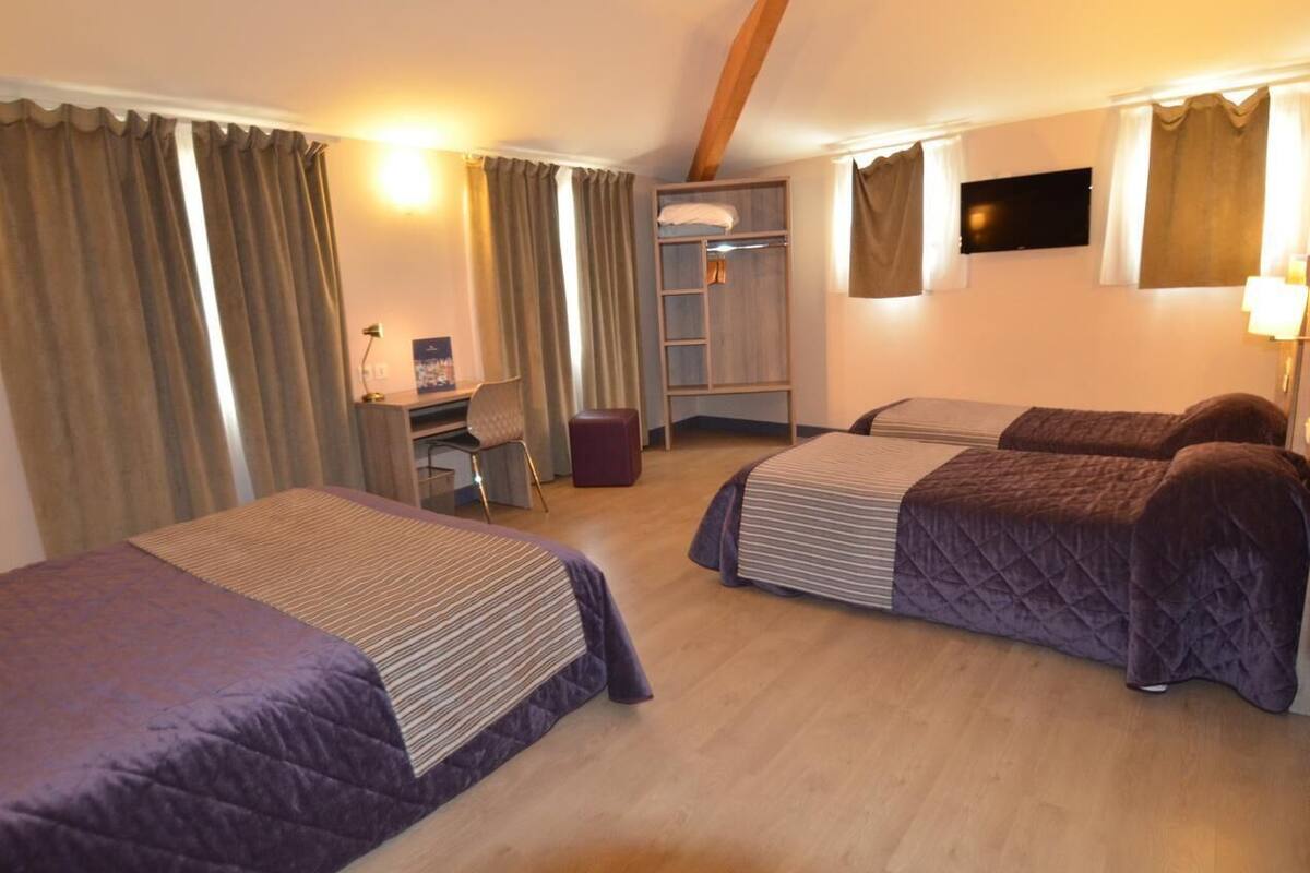 Schreibtisch, schallisolierte Zimmer, Bügeleisen/Bügelbrett