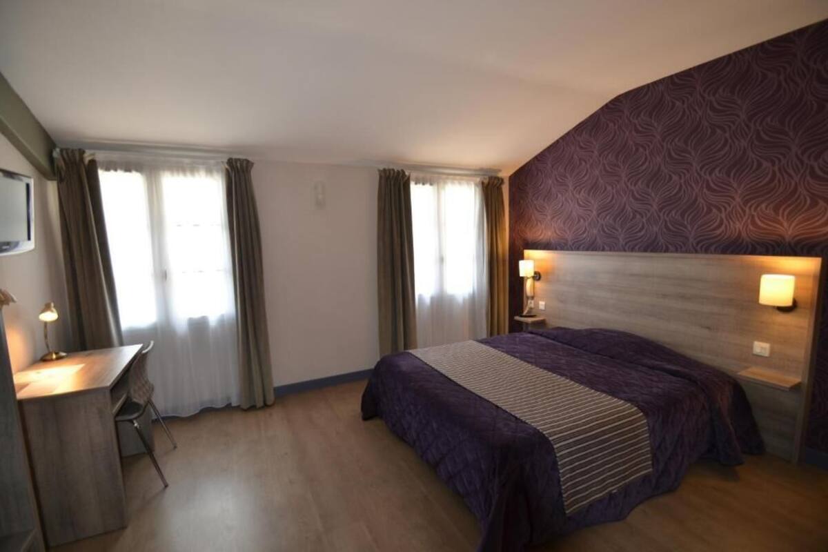Schreibtisch, schallisolierte Zimmer, Bügeleisen/Bügelbrett