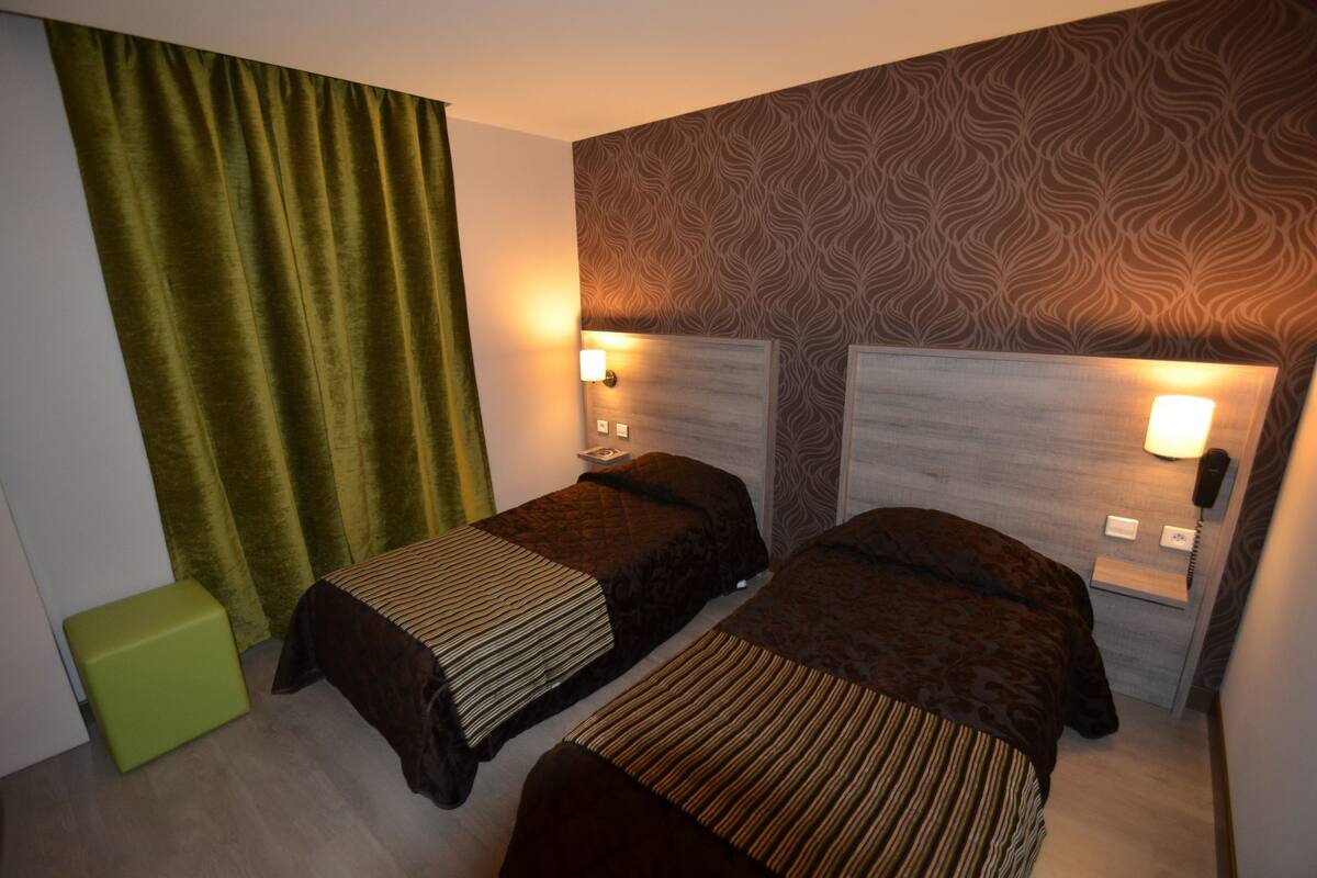 Standard-Zweibettzimmer | Schreibtisch, schallisolierte Zimmer, Bügeleisen/Bügelbrett