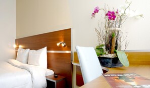 Standard-Doppelzimmer | Schallisolierte Zimmer, Bügeleisen/Bügelbrett, kostenlose Babybetten