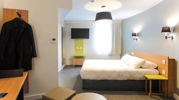 Habitación ejecutiva doble | Escritorio, wifi gratis, ropa de cama y accesible en silla de ruedas