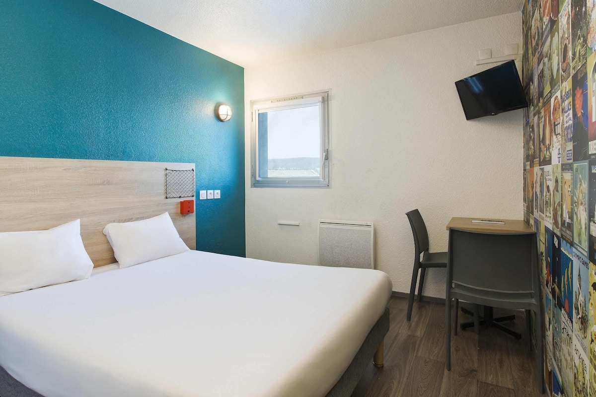 Room, 1 Double Bed, Private Bathroom (Cabrio) | Desk, blackout drapes, soundproofing, free cribs/infant beds