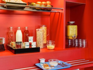 Tägliches Frühstücksbuffet gegen Gebühr