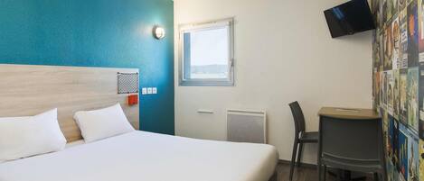 Chambre, 1 lit double, salle de bain privĂ©e (Cabrio) | Bureau, rideaux dâobscurcissement, systĂšme dâinsonorisation