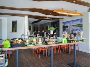 Free daily buffet breakfast