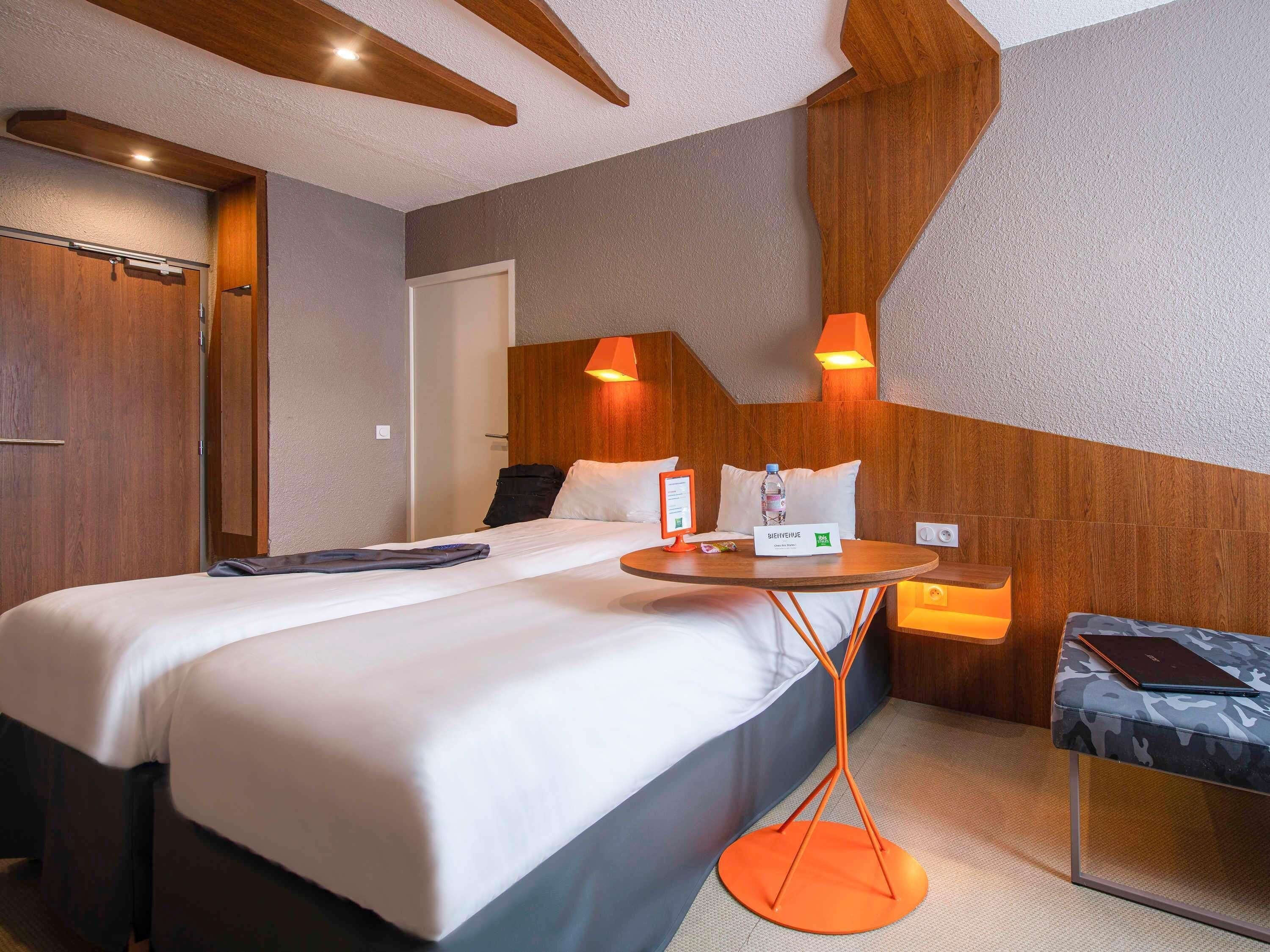 Standard Room, 2 Twin Beds | In-room safe, desk, soundproofing, free WiFi