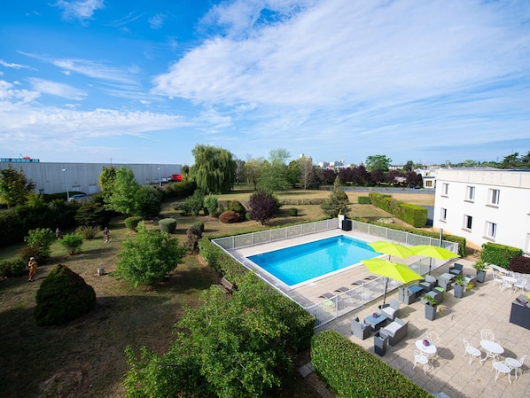 Outdoor pool, sun loungers