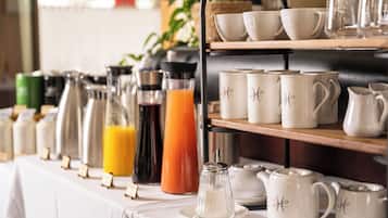 Frokostbuffé hver dag (EUR 35 per person)