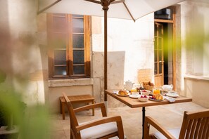 Suite Knoll | Terrace/patio - L'Hôtel de Beaune (Beaune)