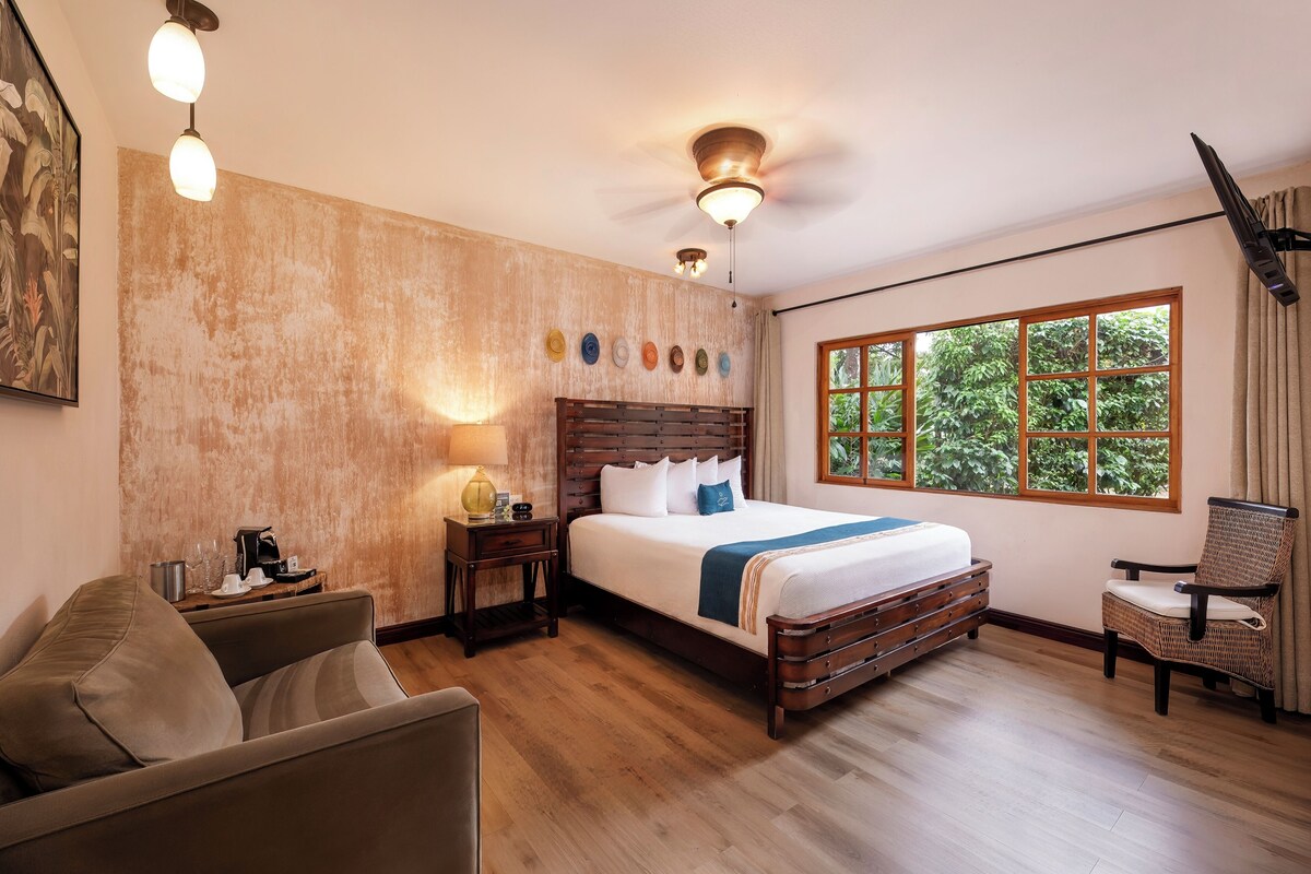 Deluxe Room with King Bed | Bettwäsche aus ägyptischer Baumwolle, hochwertige Bettwaren, Zimmersafe