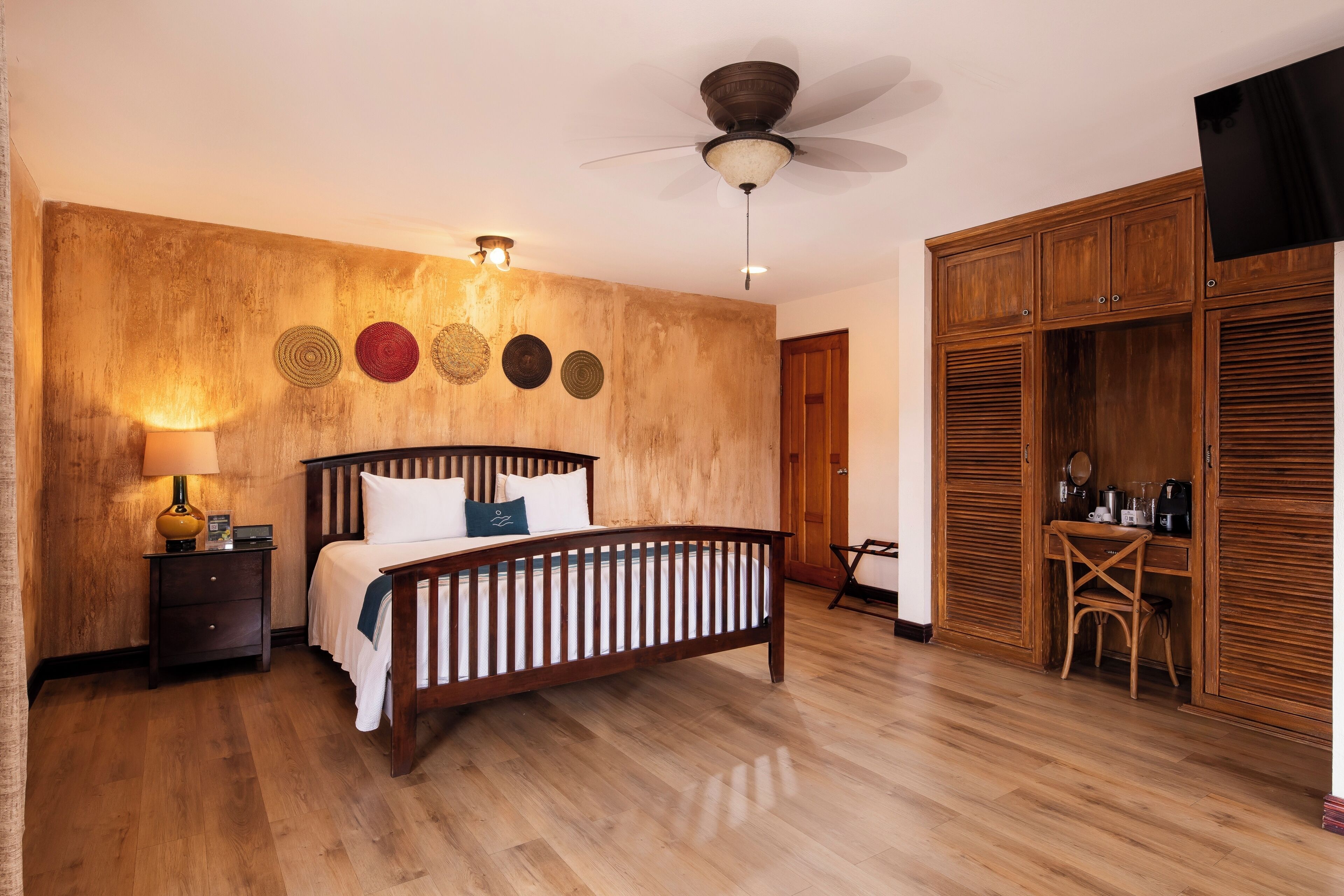Superior Room, 1 King Bed with Sofa bed, Balcony | Egyptian cotton sheets, premium bedding, in-room safe, desk