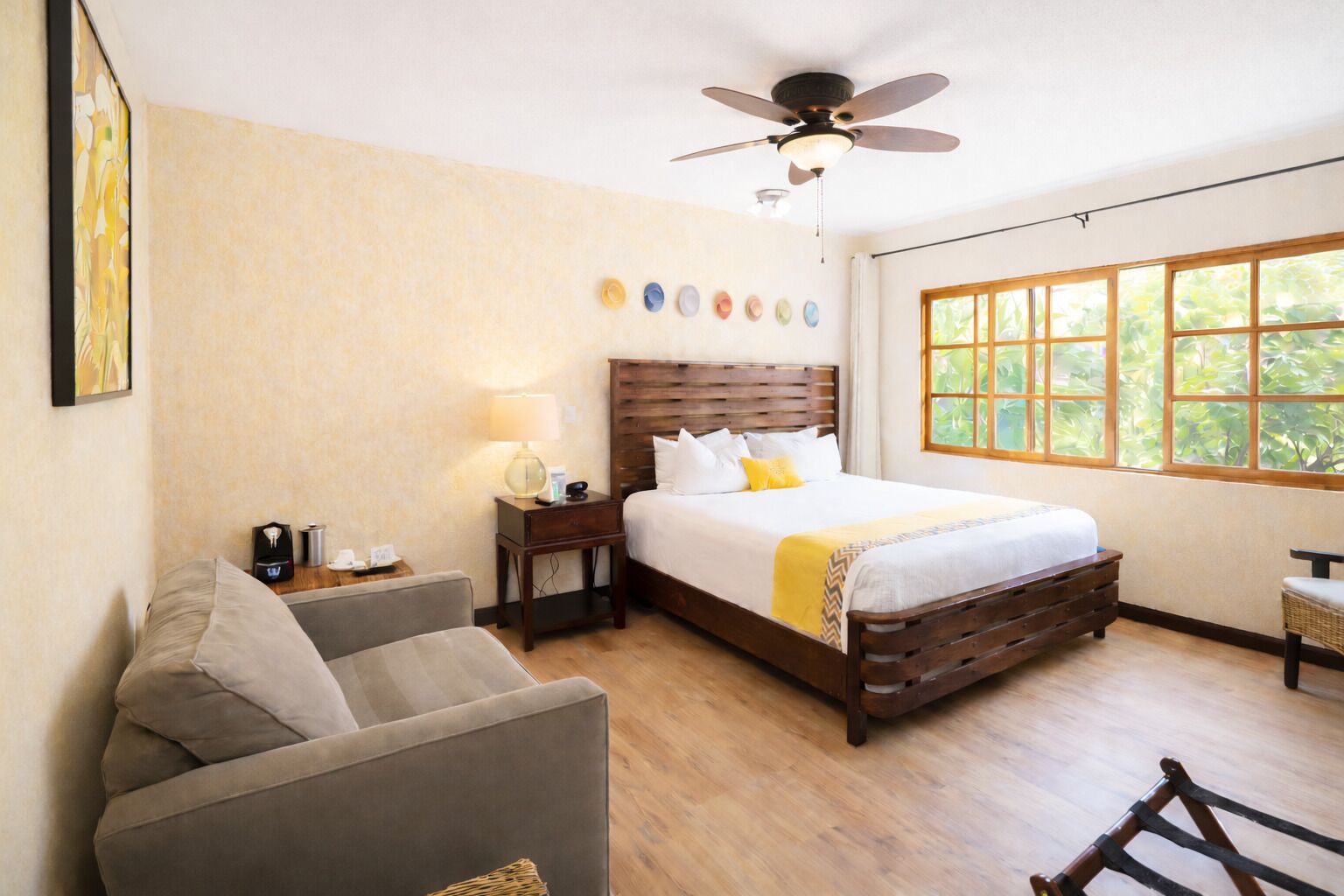 Deluxe Room with King Bed | Sengetøy i egyptisk bomull, sengetøy av topp kvalitet og safe på rommet