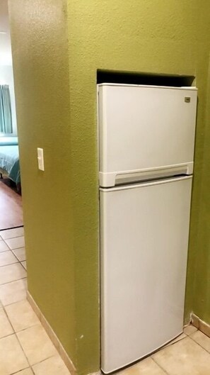 Deluxe Room, 1 Queen Bed, Accessible, Non Smoking | Desk, soundproofing, iron/ironing board, free WiFi