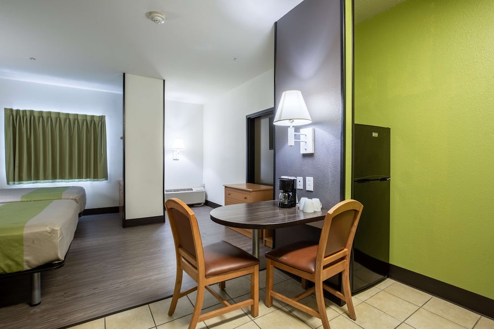 Studio 6 Bay City, TX
