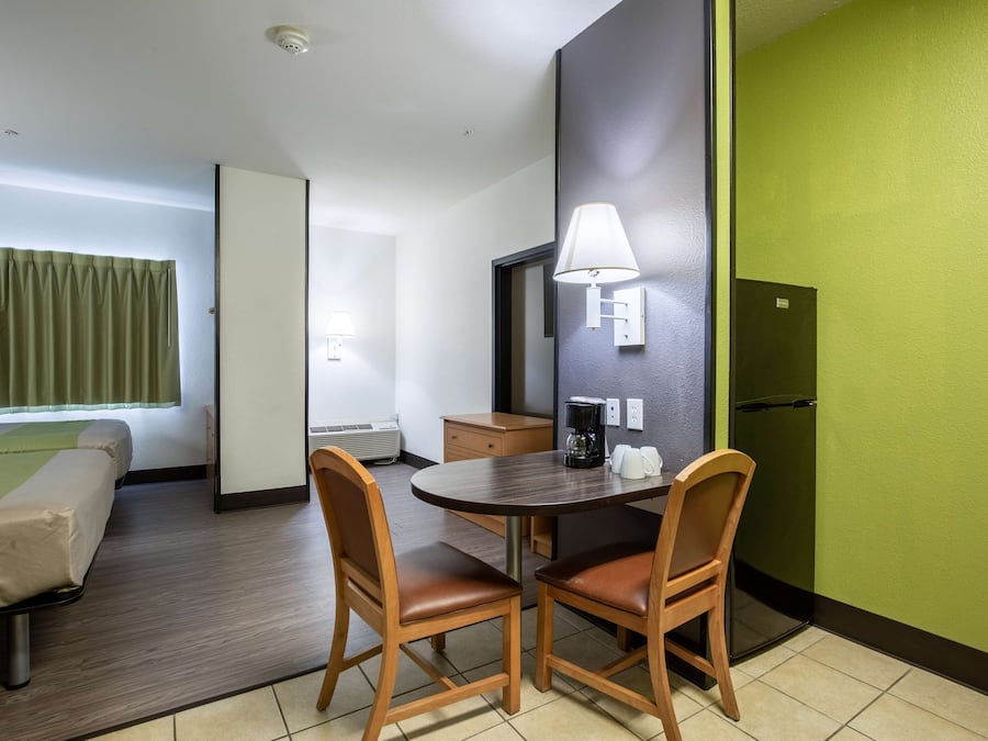 Escrivaninha, quartos à prova de som, ferros/tábuas de passar roupa