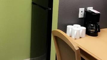 Escritorio, insonorización, tabla de planchar con plancha y wifi gratis