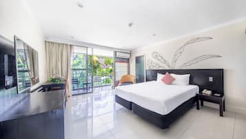 King Deluxe Room, Located on the second floor, Accessible only via stairs | In-room safe, individually decorated, individually furnished, desk