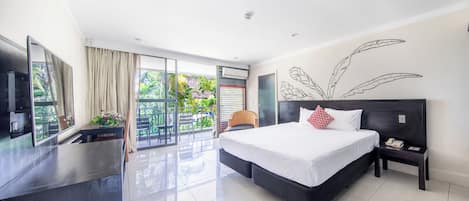 King Deluxe Room, Located on the second floor, Accessible only via stairs | In-room safe, individually decorated, individually furnished, desk