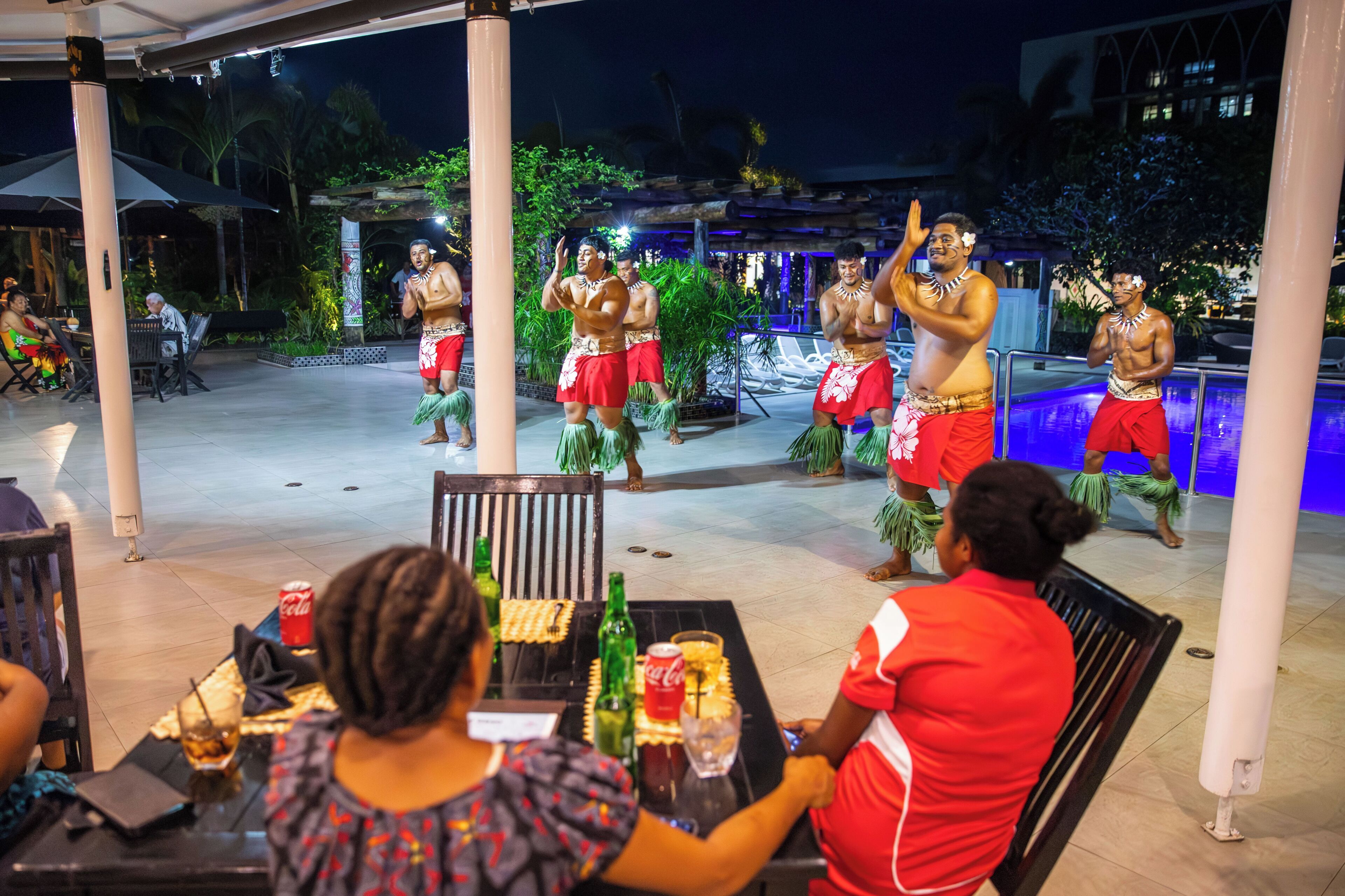 2 restaurants, breakfast served