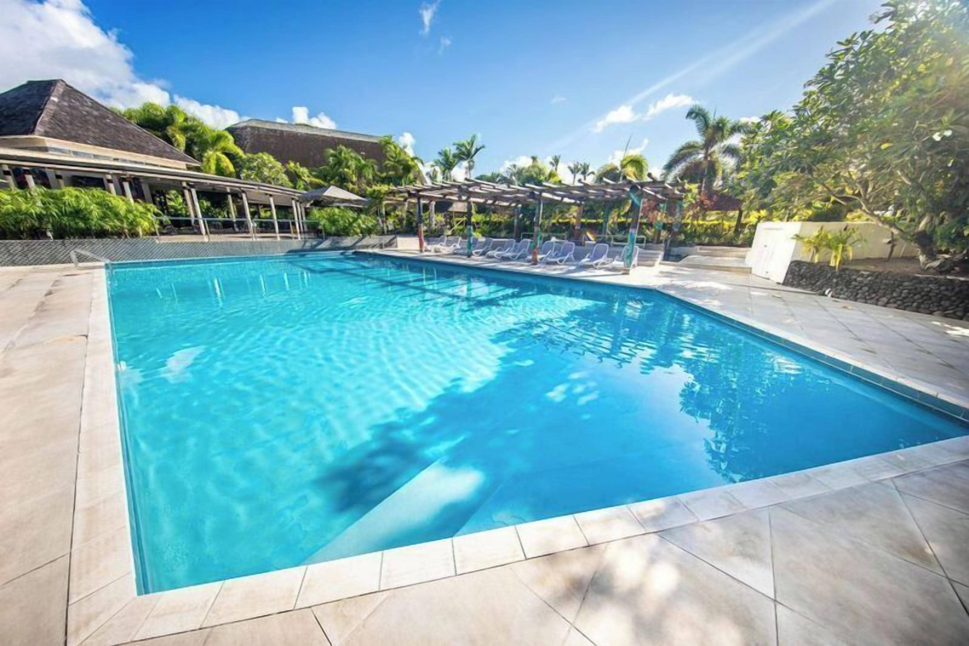 2 outdoor pools, open 7:00 am to 9:00 pm, pool umbrellas, pool loungers