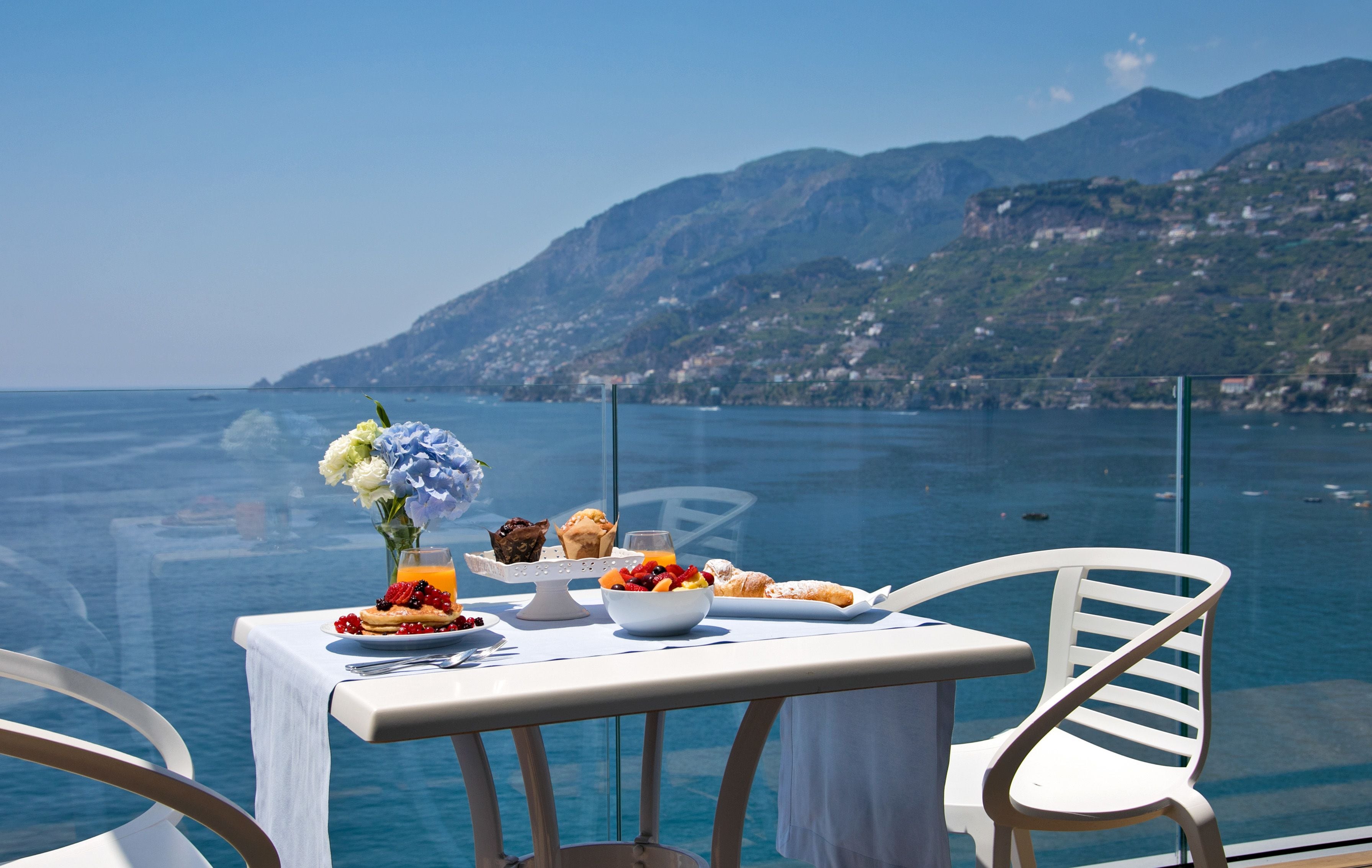 2 restaurants, serveren diner