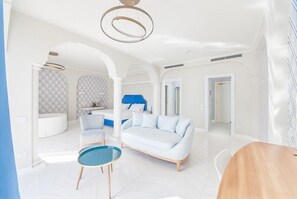 Suite – junior | Minibar, safe på rommet, skrivebord og wi-fi (inkludert)