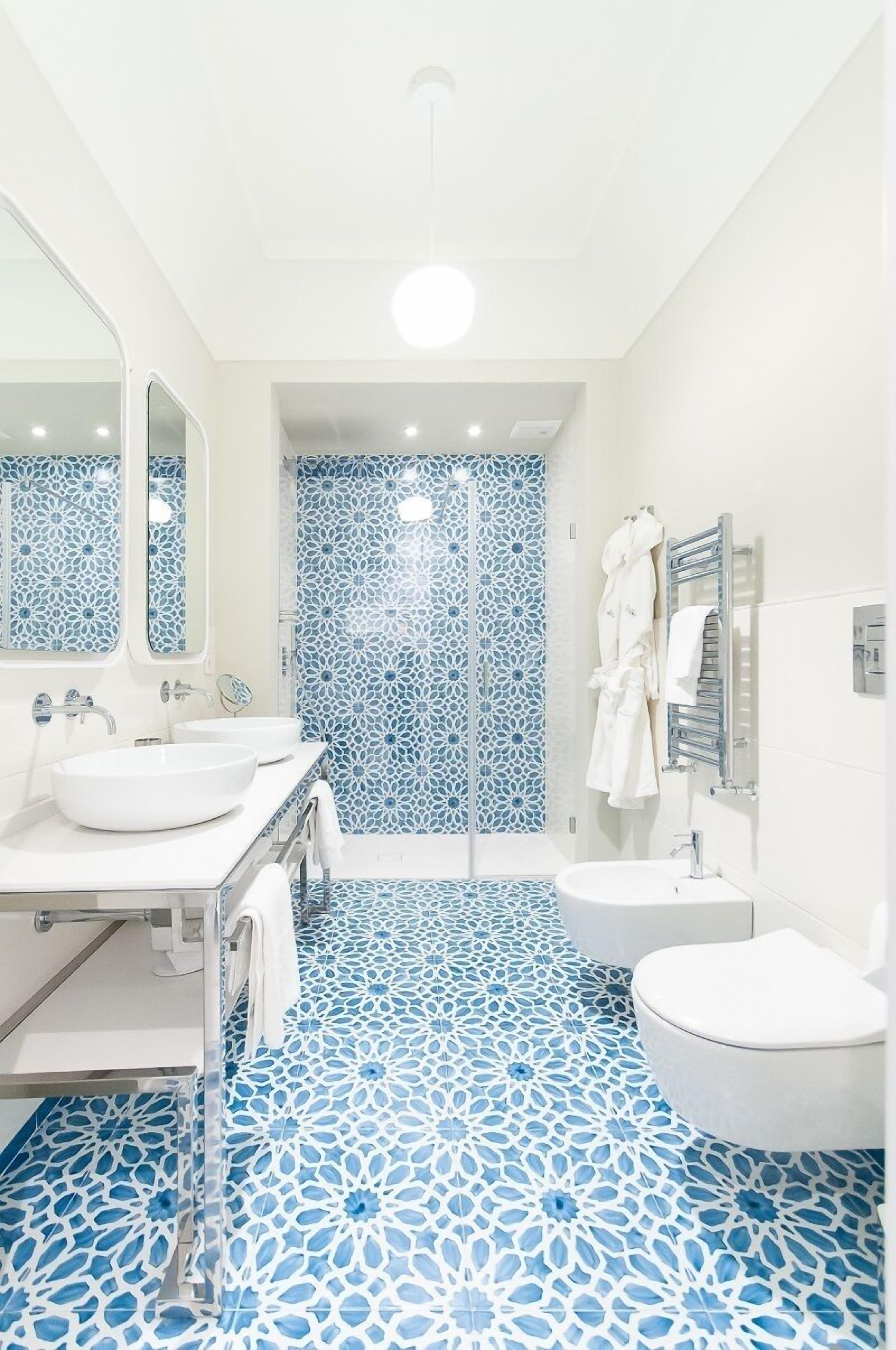 deluxe suite | bathroom | free toiletries, hair dryer, bidet, towels