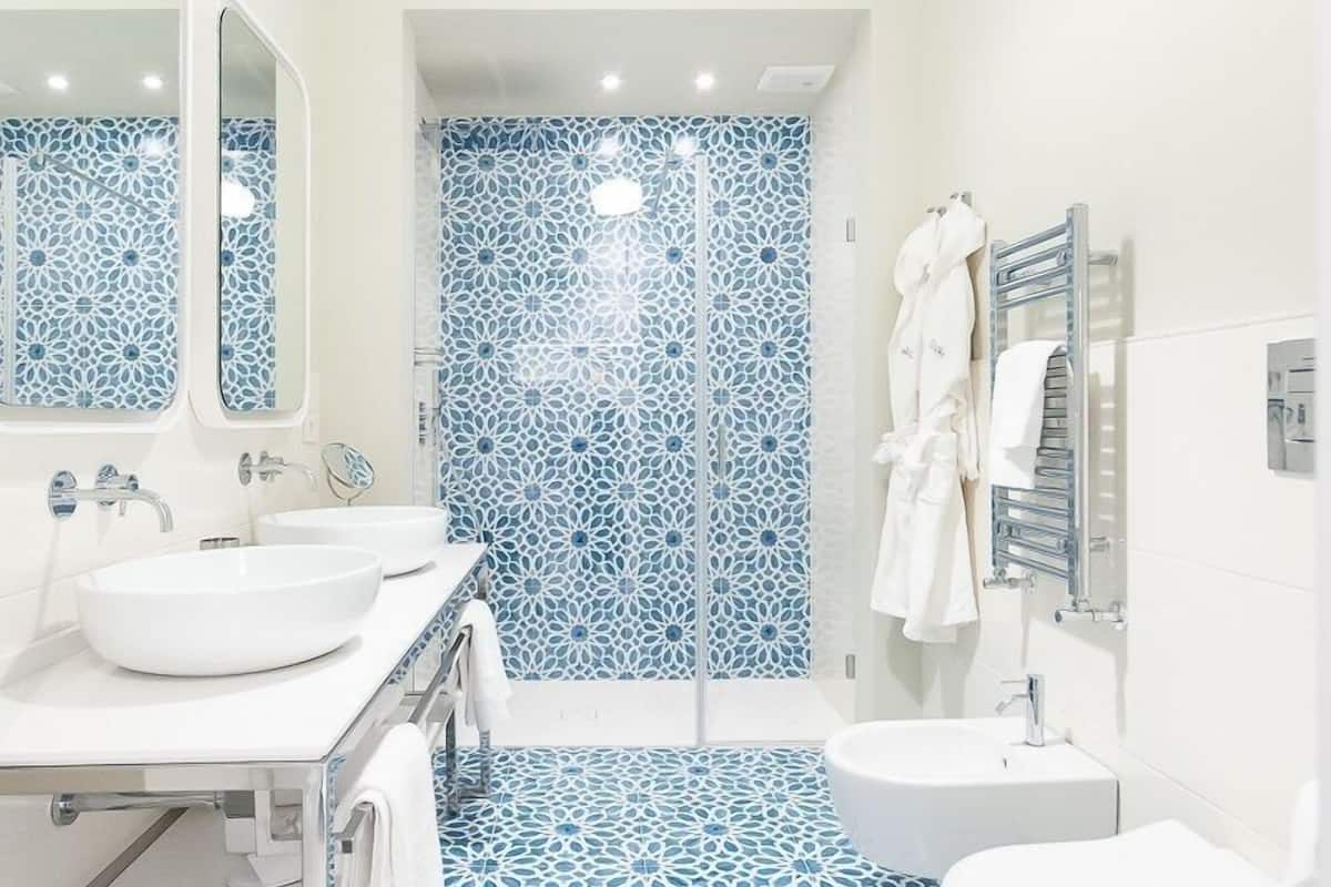deluxe suite | bathroom | free toiletries, hair dryer, bidet, towels