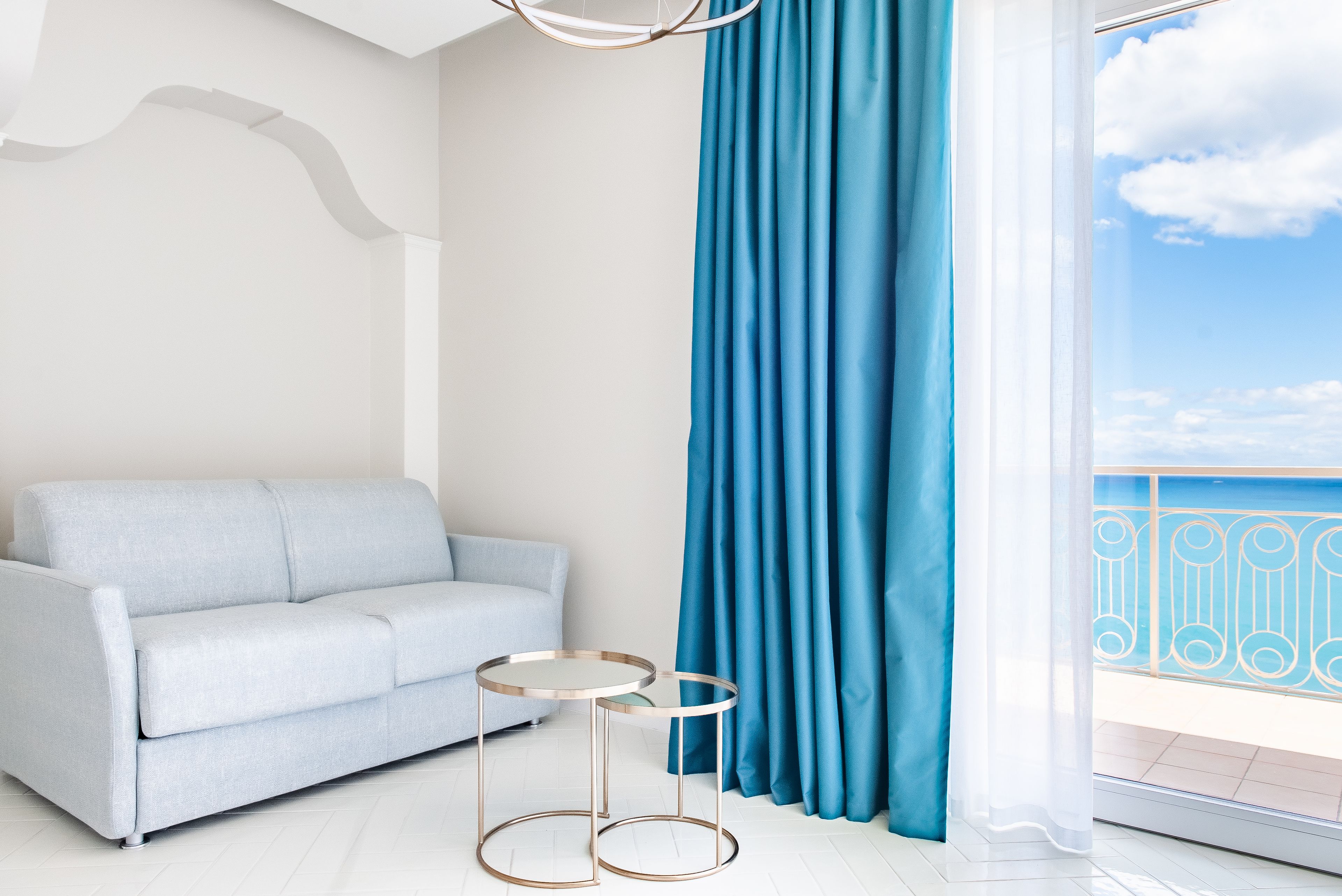 deluxe room, sea view | 1 bedroom, minibar, in-room safe, desk