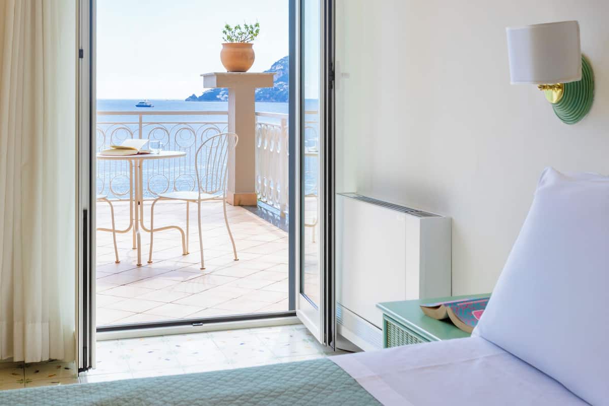 Family Room Sea View | Minibar, in-room safe, desk, WiFi (free)