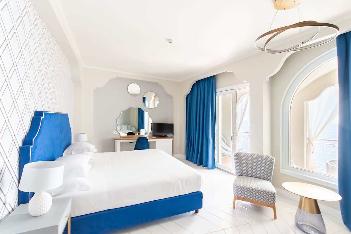 Deluxe Suite | 1 bilik tidur, bar mini, peti besi dalam bilik, meja