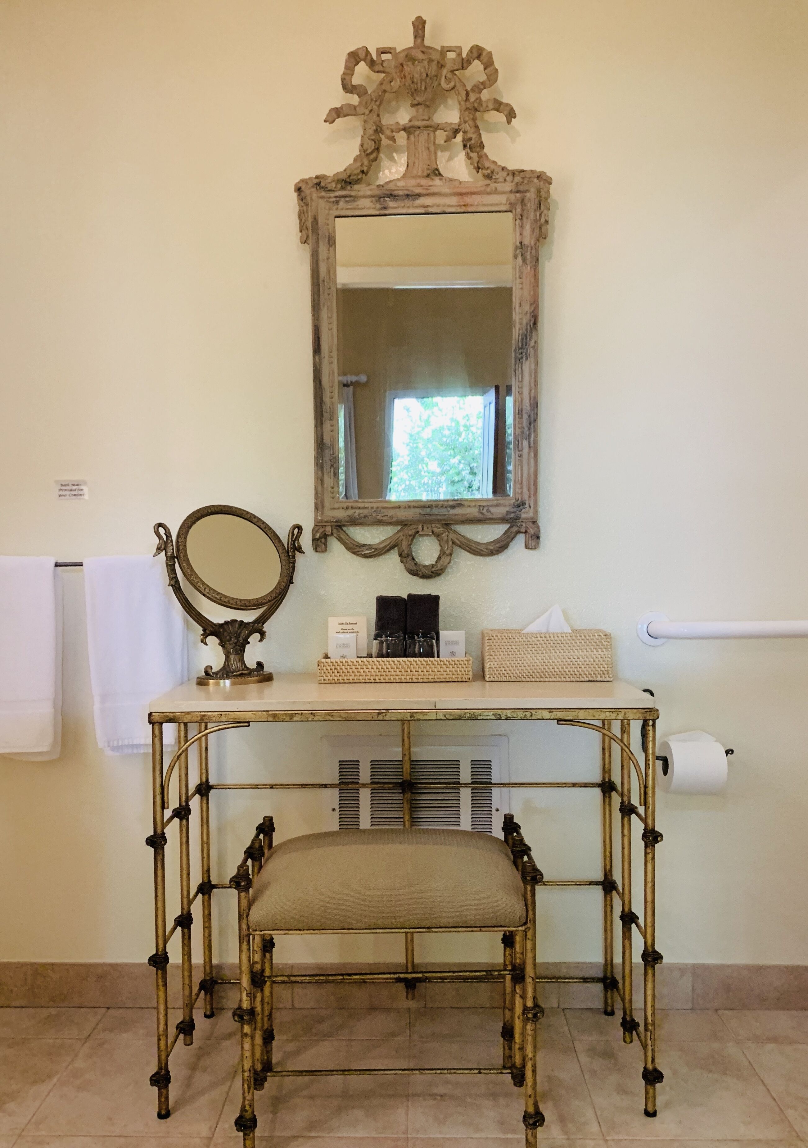 luxury cottage, 1 king bed, accessible | bathroom amenities | separate bathtub and shower, jetted bath, free toiletries, bathrobes