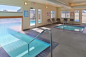 Indoor pool - Microtel Inn & Suites by Wyndham Klamath Falls (Klamath Falls)
