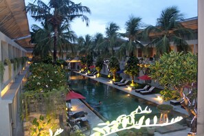 Outdoor pool - The Oasis Kuta (Kuta)