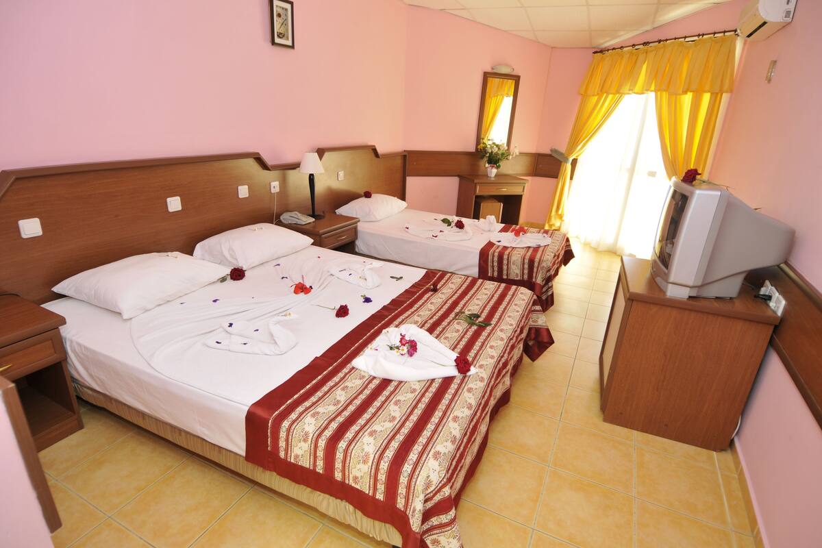 Standard Double or Twin Room | Minibar, in-room safe, desk, cribs (free)