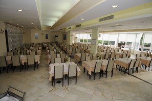 2 Restaurants, Frühstück, Mittagessen, Abendessen, internationale Küche