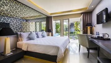 Peralatan tempat tidur premium, bar mini, peti besi dalam bilik, meja 