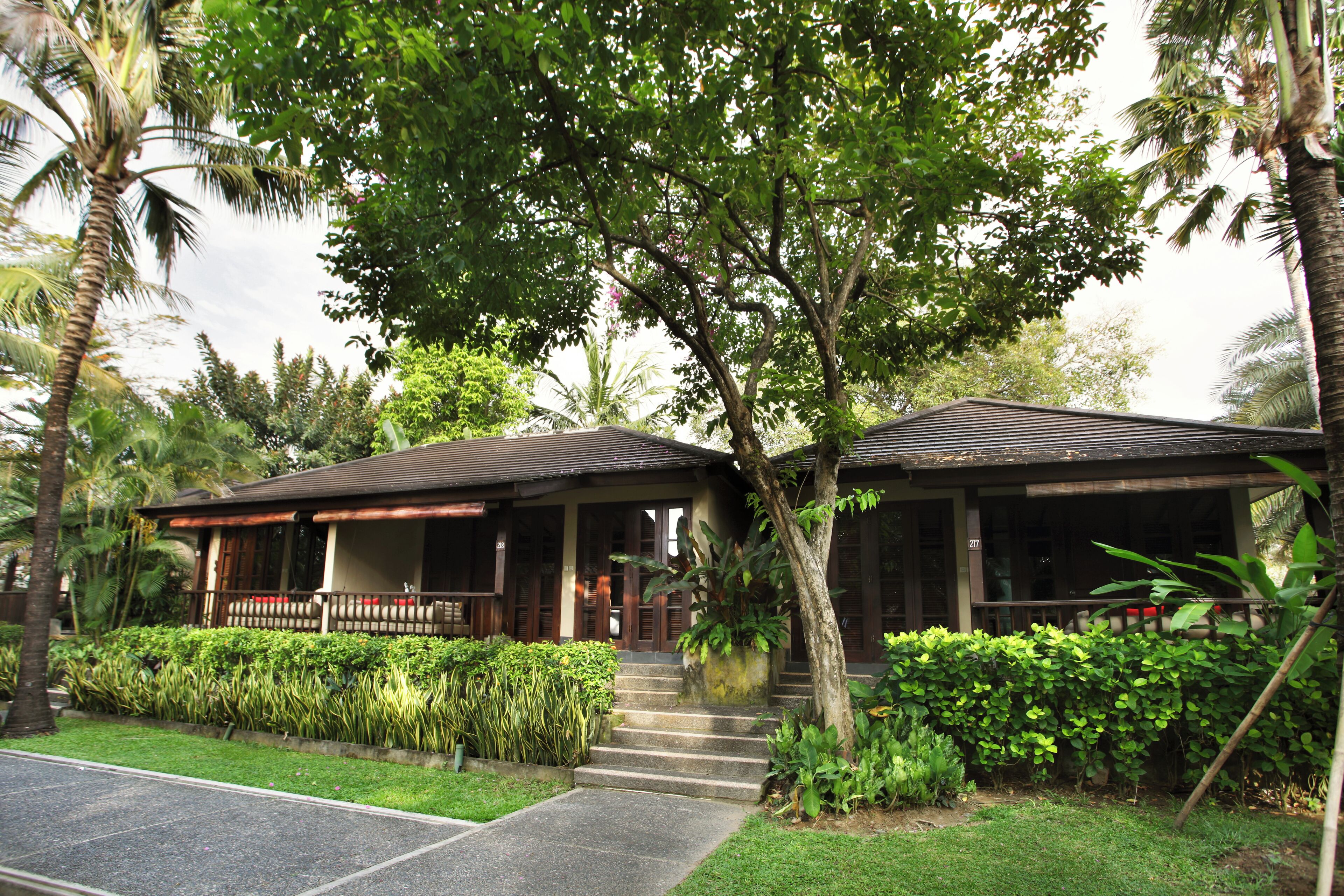 bungalow | premium bedding, minibar, in-room safe, desk